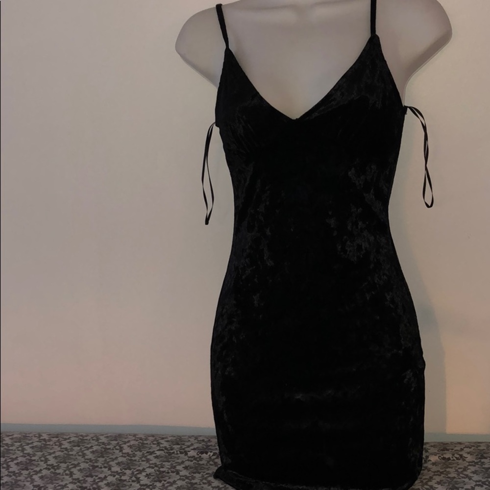 little black velvet dress